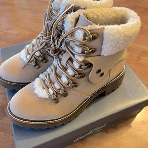 Universal threads winter boots size 5 NEW